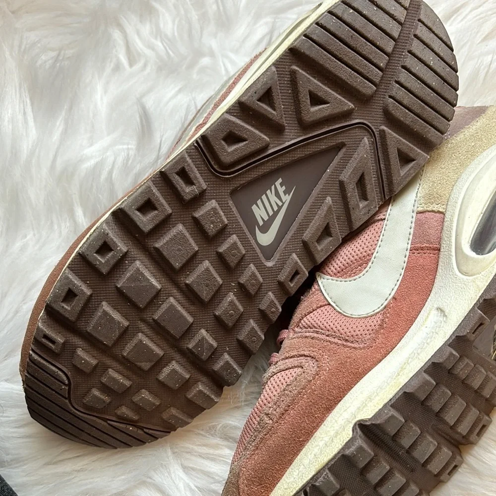 Nike step out